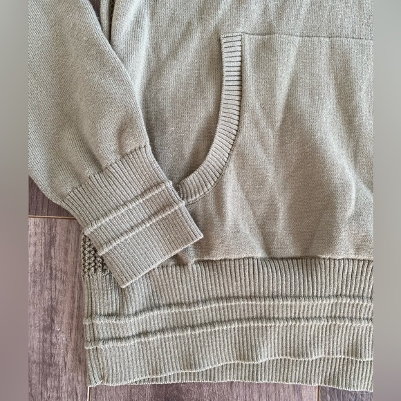 Athleta Evergreen Hooded Knit Sweater Olive Green
Casual Pullover XSmall hoodie - Picture 3 of 11